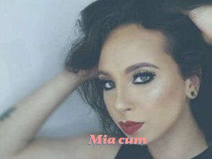 Mia_cum