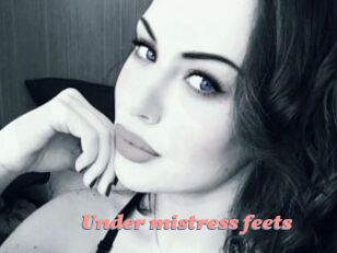 Under_mistress_feets